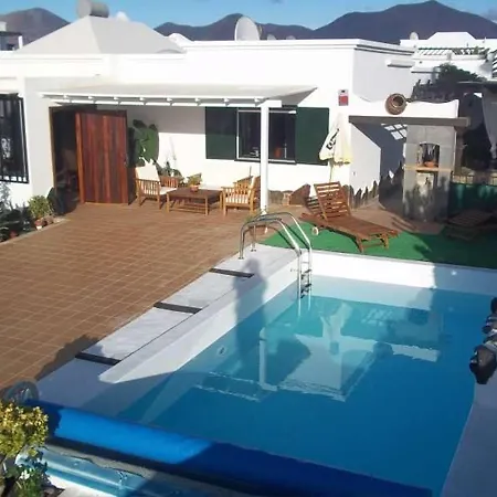 Playa Blanca Sleeps 6 Pool Wifi T691312 Villa *
