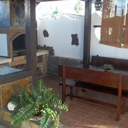 Playa Blanca Sleeps 6 Pool Wifi T691312 Villa