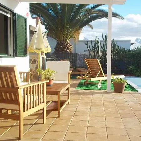 Villa Playa Blanca Sleeps 6 Pool Wifi T691312