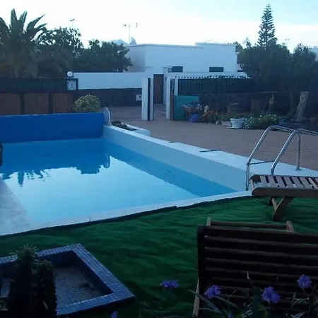 Playa Blanca Sleeps 6 Pool Wifi T691312 Villa Playa Blanca (Lanzarote)