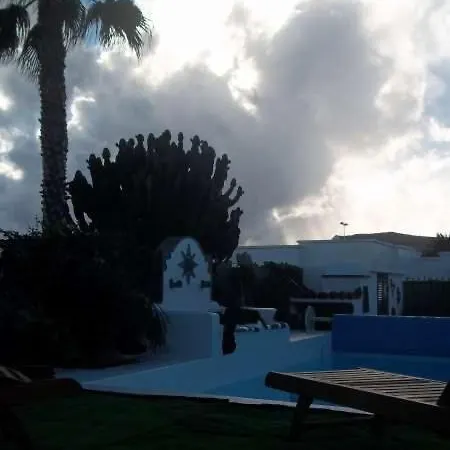 Villa Playa Blanca Sleeps 6 Pool Wifi T691312